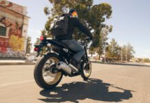Nueva Yamaha XSR125 Legacy 2022 en acción