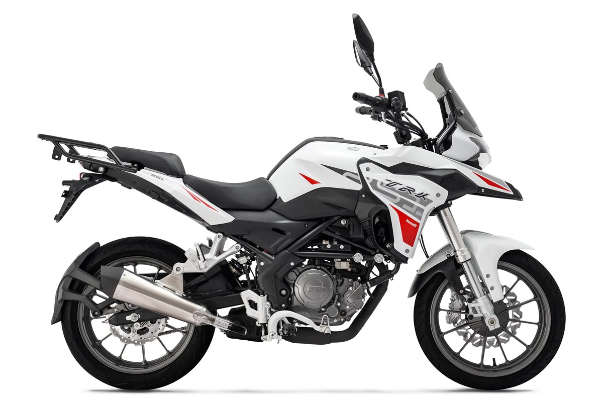 Benelli TRK 251 lateral