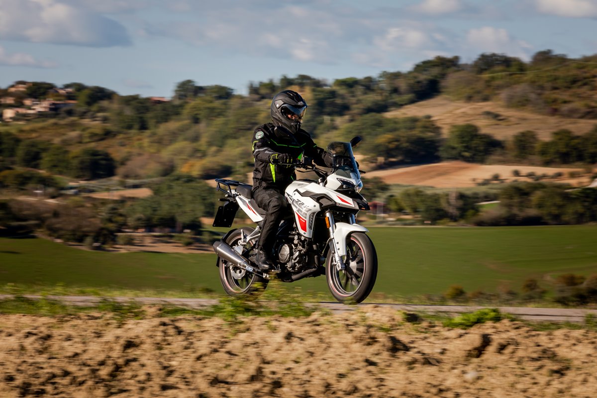 Benelli TRK 251 en acción