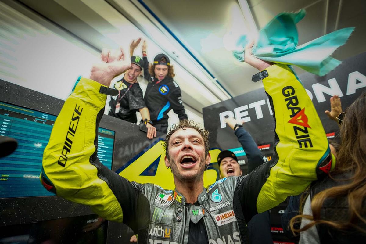 Valentino celebrando el fin de una brillante carrera deportiva