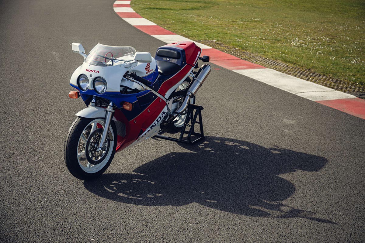 La Honda RC30 sigue batiendo récords 30 años después