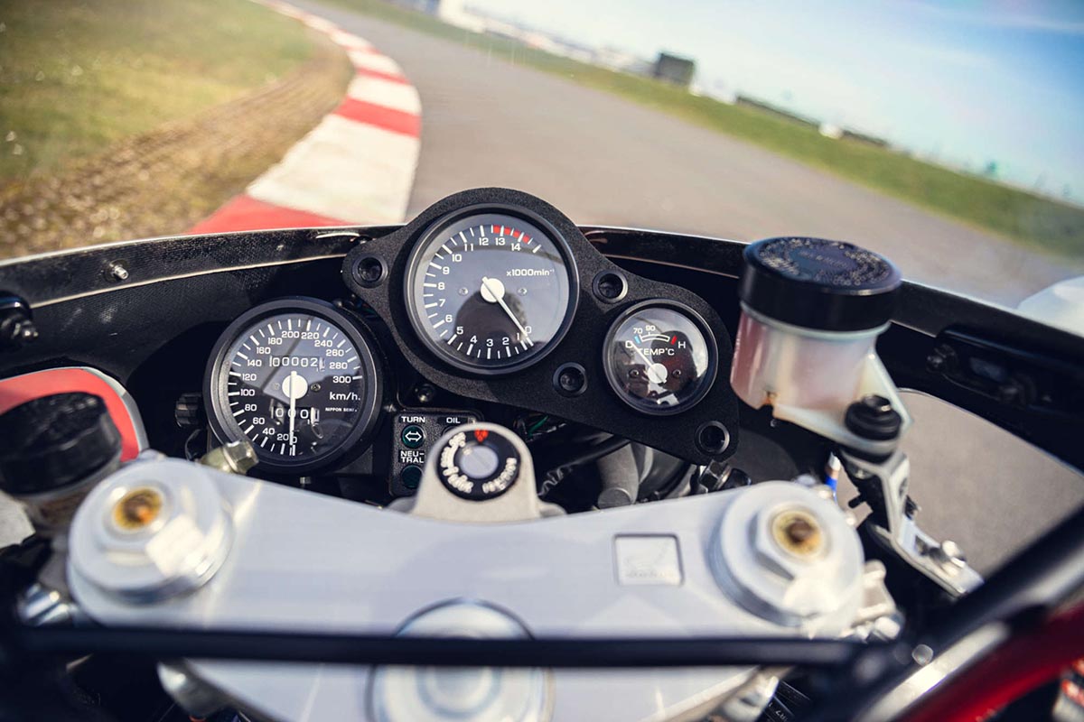 Vista de la instrumentación de la moto