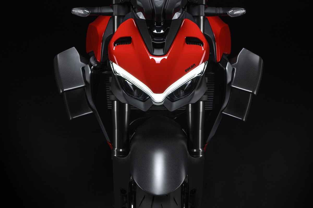 Alas de carbono Ducati Performance