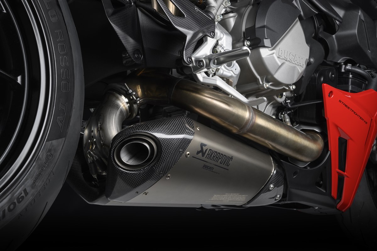 Tapa de escape en carbono y titanio Ducati Performance