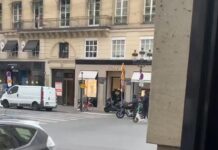 Un scooter y una moto como vehículo de huída