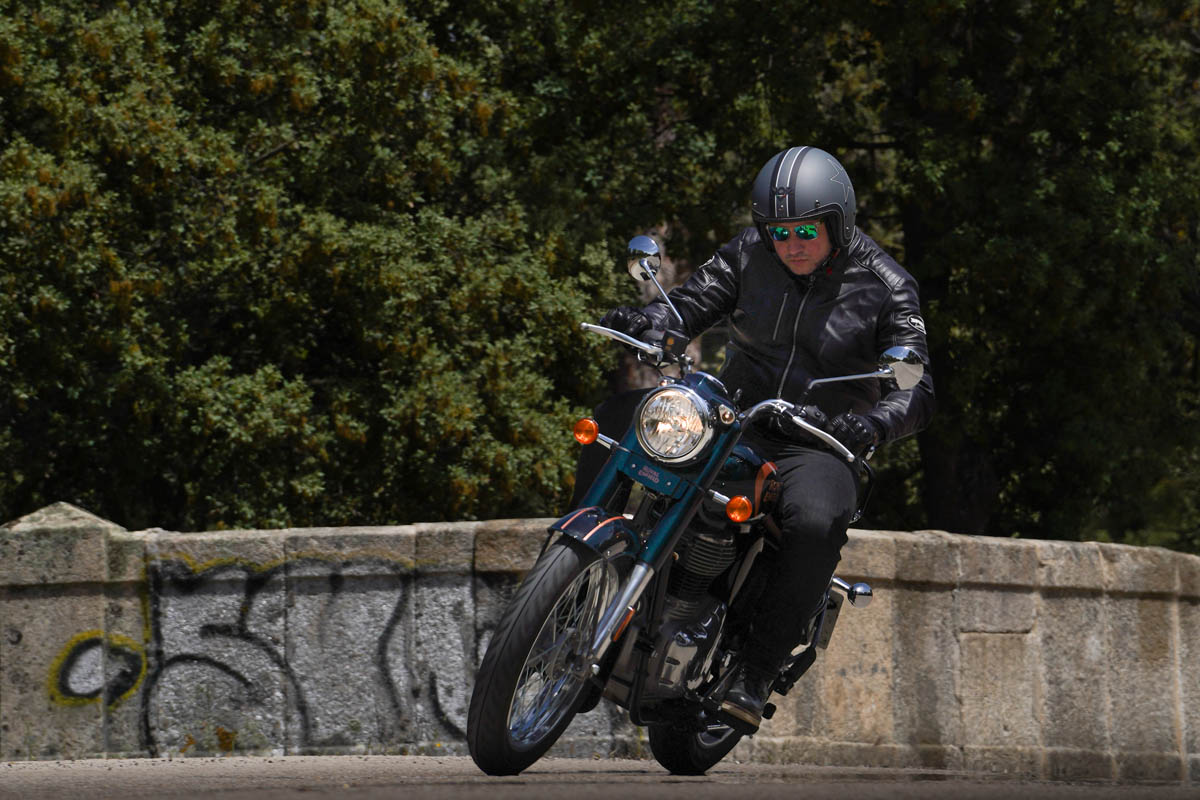 royal_enfield_classic_350_2022_04