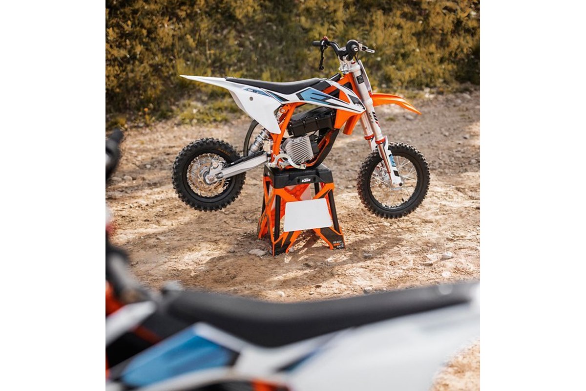 "KTM E-MINI ACADEMY"