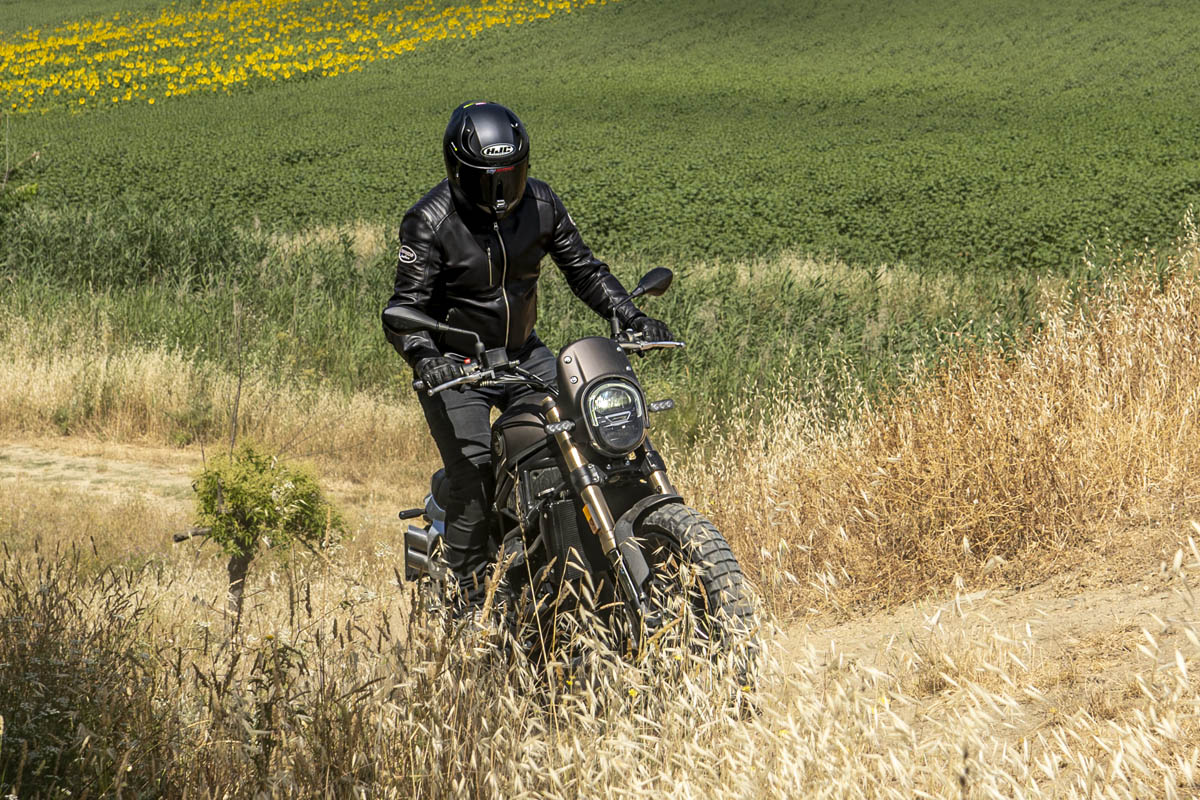 benelli_leoncino_800_trail_2022_02