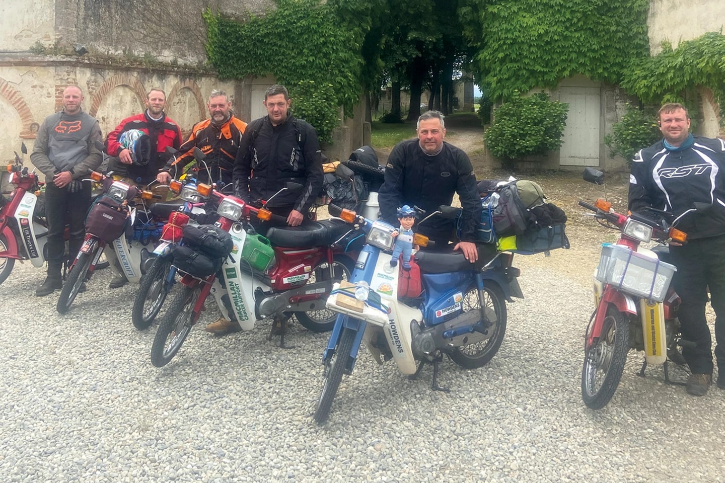 Viaje benéfico en una Honda C90