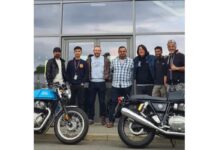 Visita del actor Sung-Ho Kang a las instalaciones de Royal Enfield