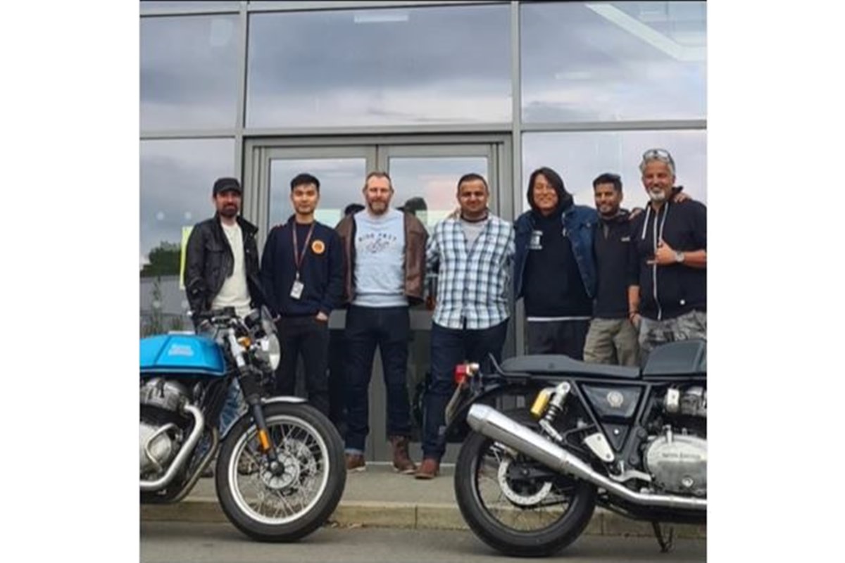 Visita del actor Sung-Ho Kang a las instalaciones de Royal Enfield