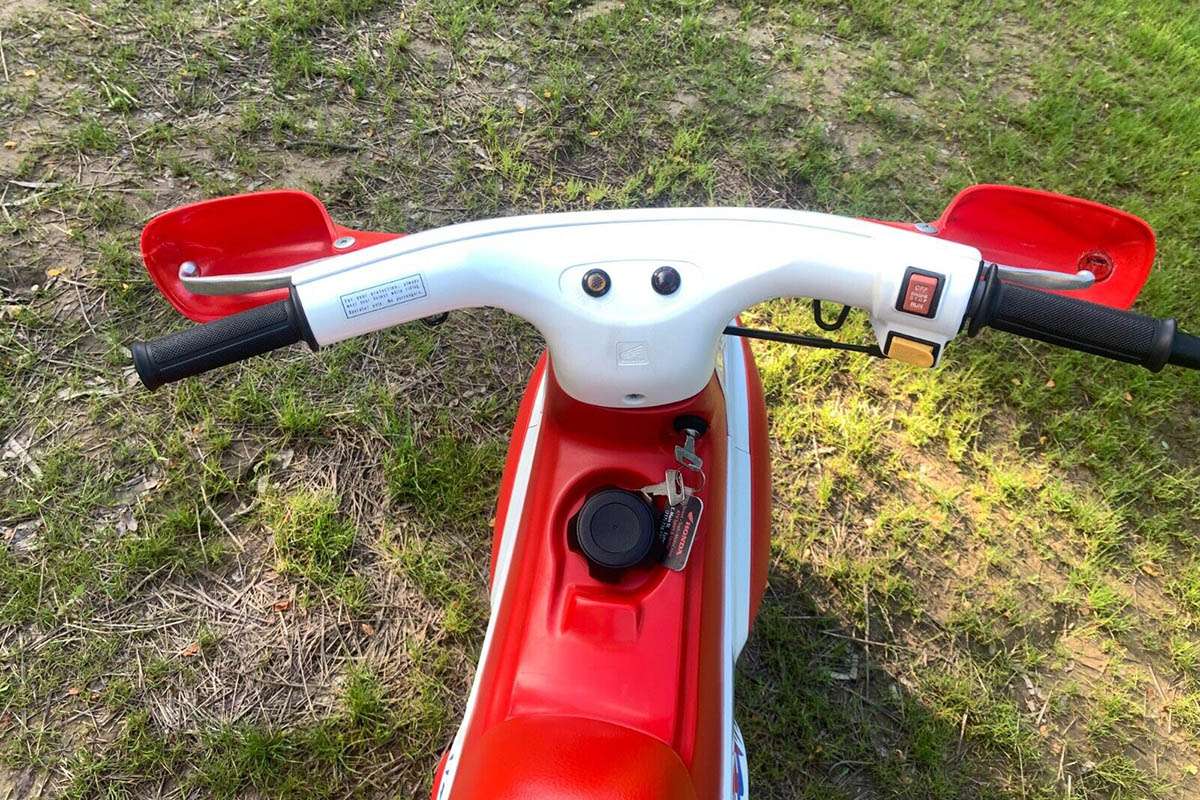 La moto está en perfectas condiciones estéticas