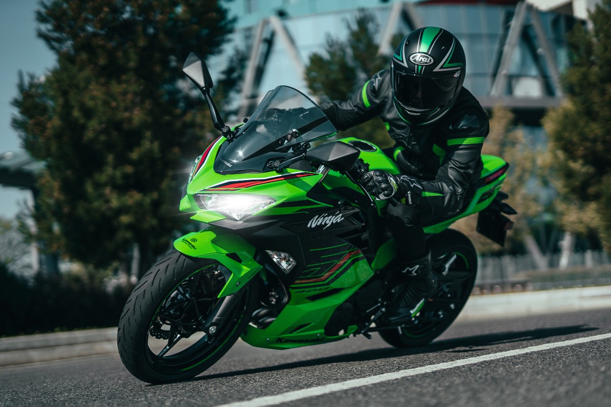 kawasaki_ninja_400_2023_7