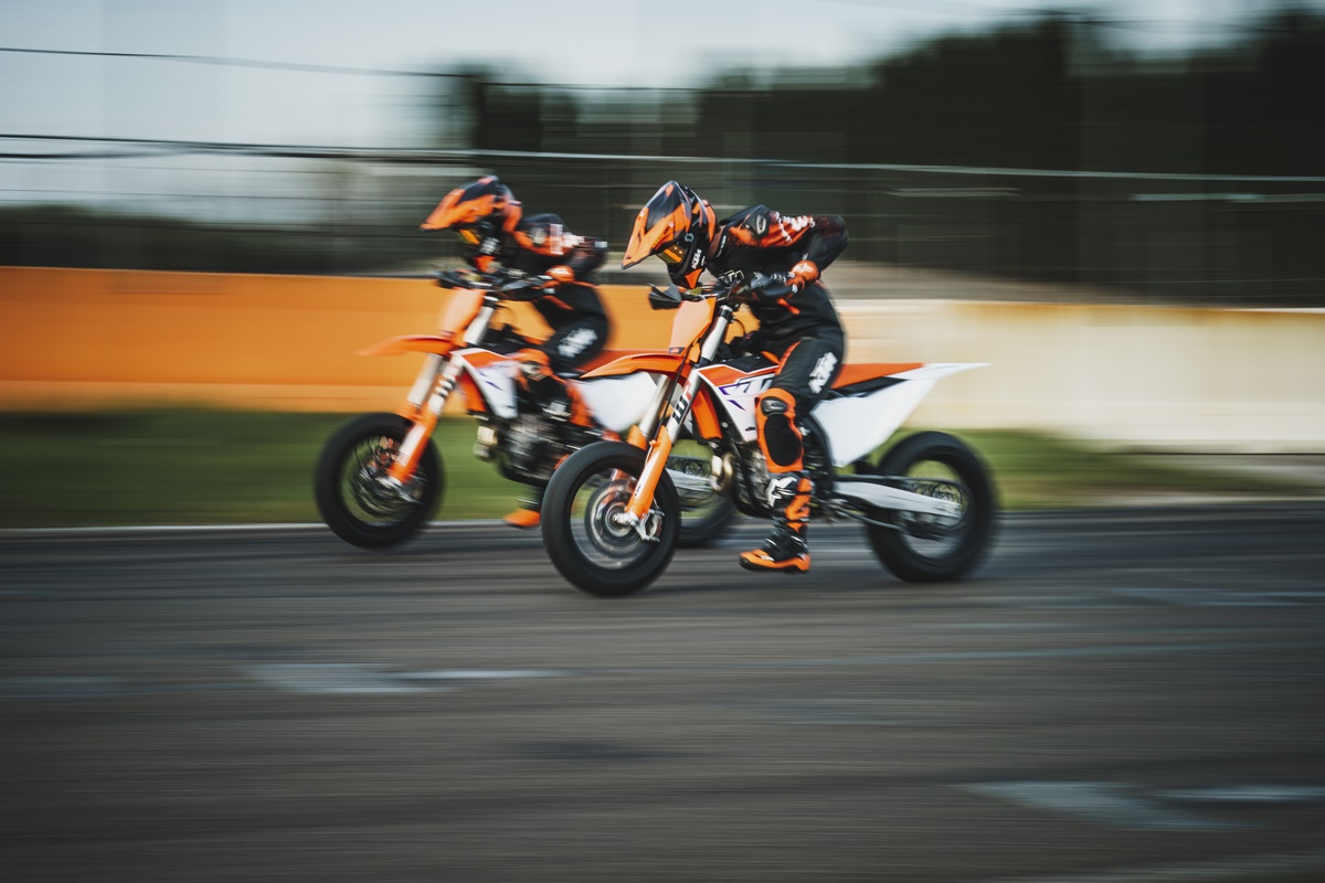 KTM 450 SMR 2023 en acción
