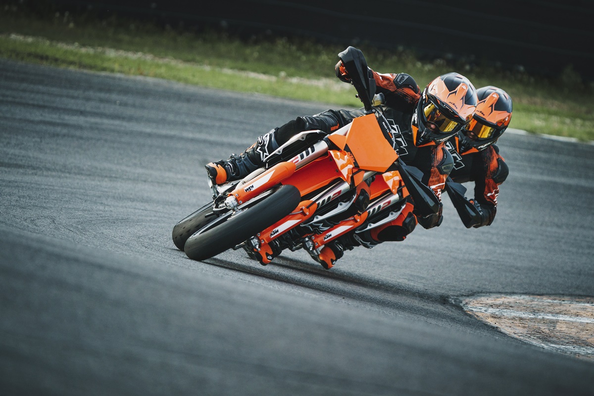 KTM 450 SMR 2023 en acción