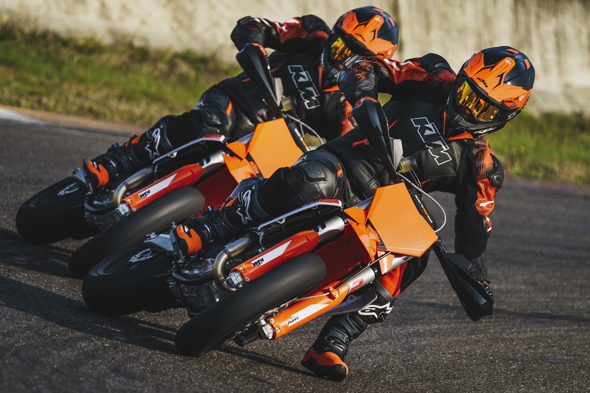 KTM 450 SMR 2023 en acción