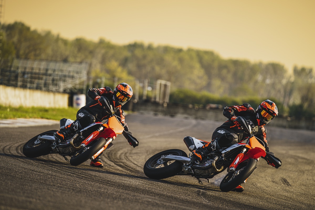 KTM 450 SMR 2023 en acción