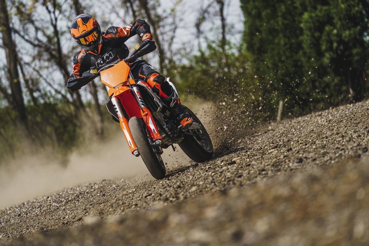 KTM 450 SMR 2023 en acción