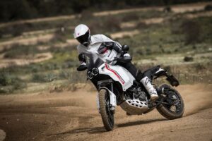 Ducati DesertX en acción
