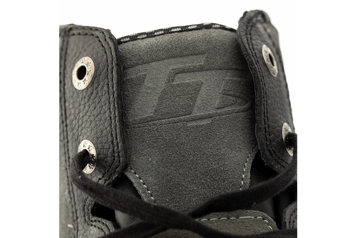 Botas IOM TT CROSBY SUEDE.
