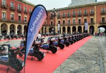 Ceremonia de entrega de los 20 BMW CE 04 a la Policía Local de Gijón