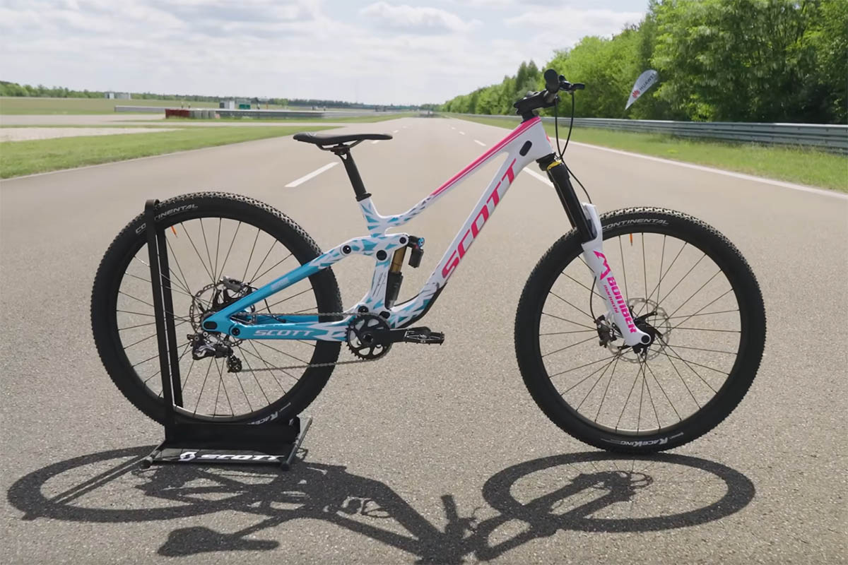 La bicicleta es totalmente de serie
