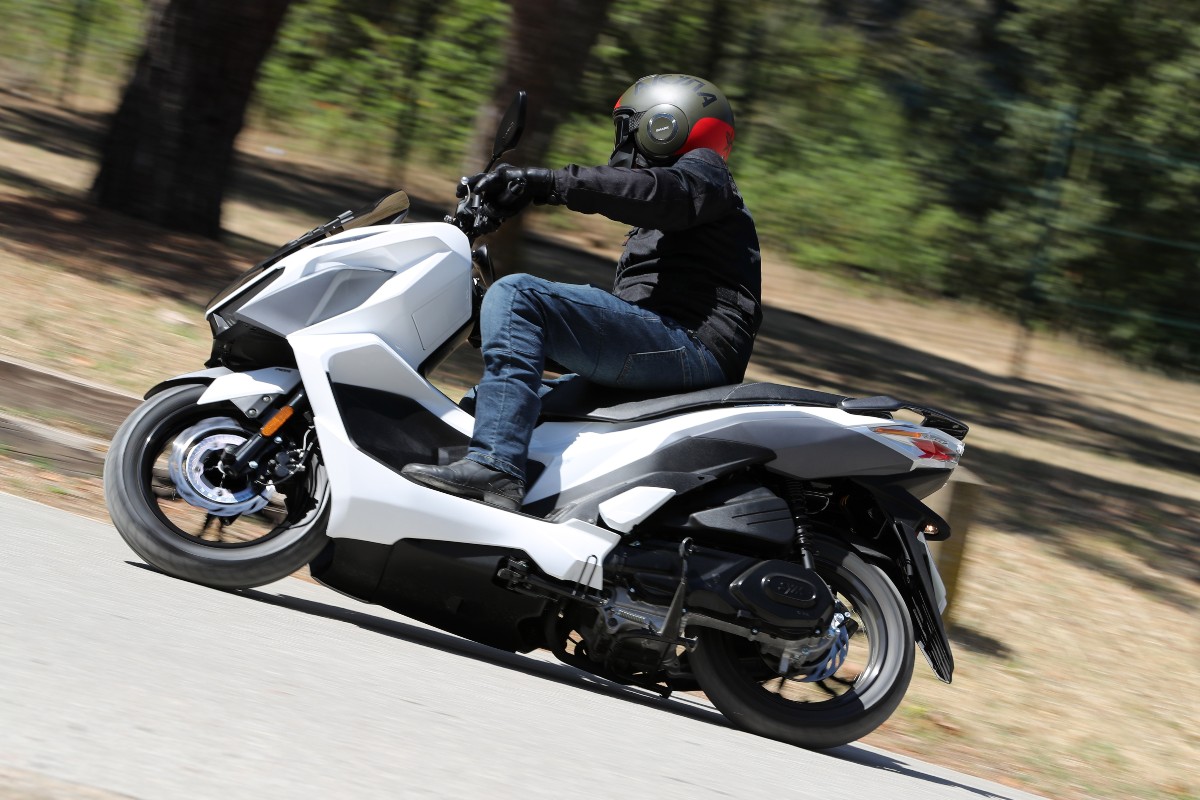 sym_jet_x_125_abs_en_accion_5