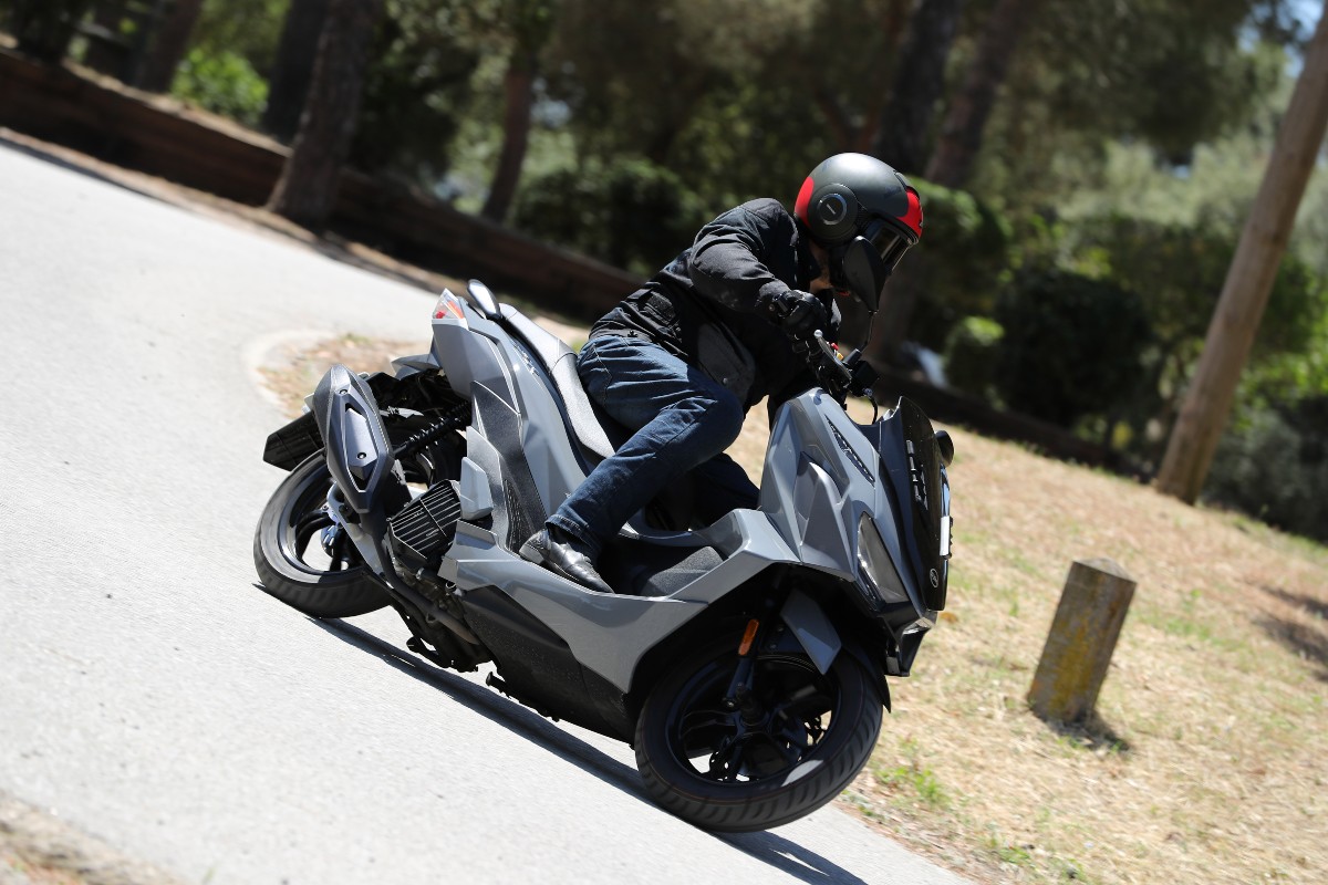 sym_jet_x_125_abs_en_accion_6