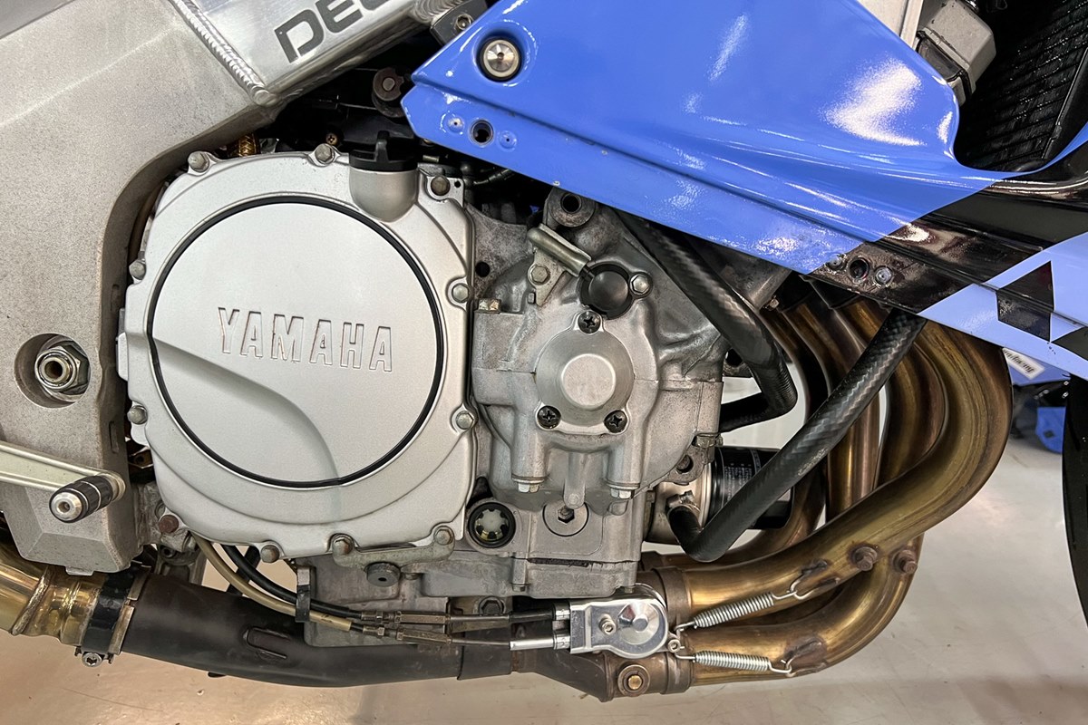 Yamaha FZR750R OW01 Shiseido Tech 21