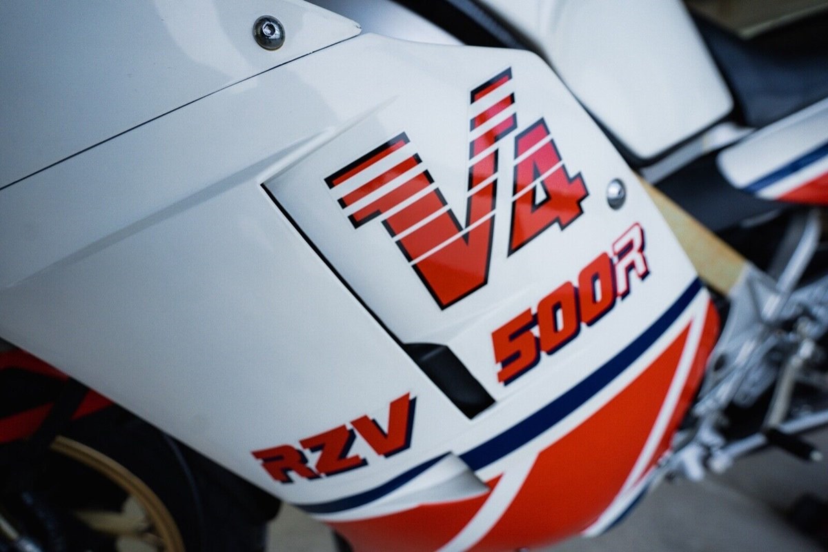 Yamaha RZV500R de 1984