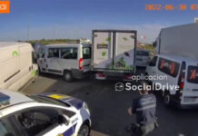 La policía salió corriendo detrás del ladrón