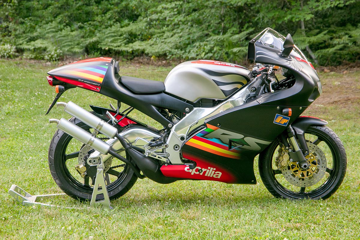 Los dos escapes fueron diseñados por Aprilia
