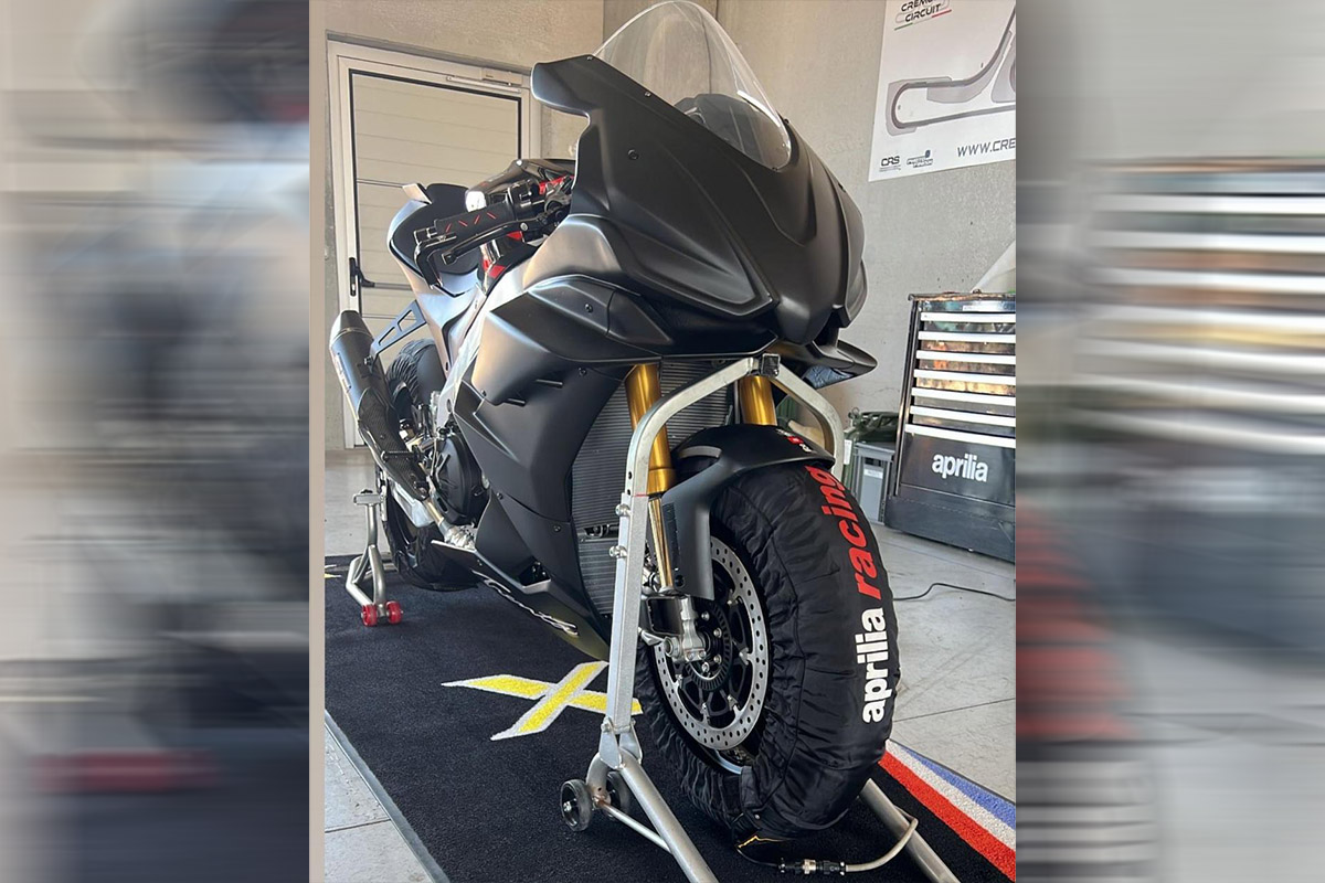 La nueva RSV4 en el box