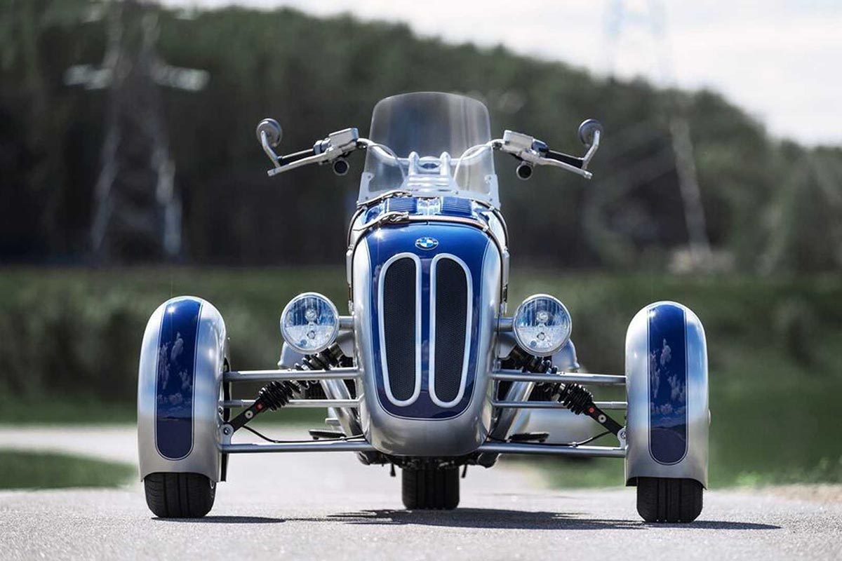 Las rejillas son un claro guiño al BMW 328