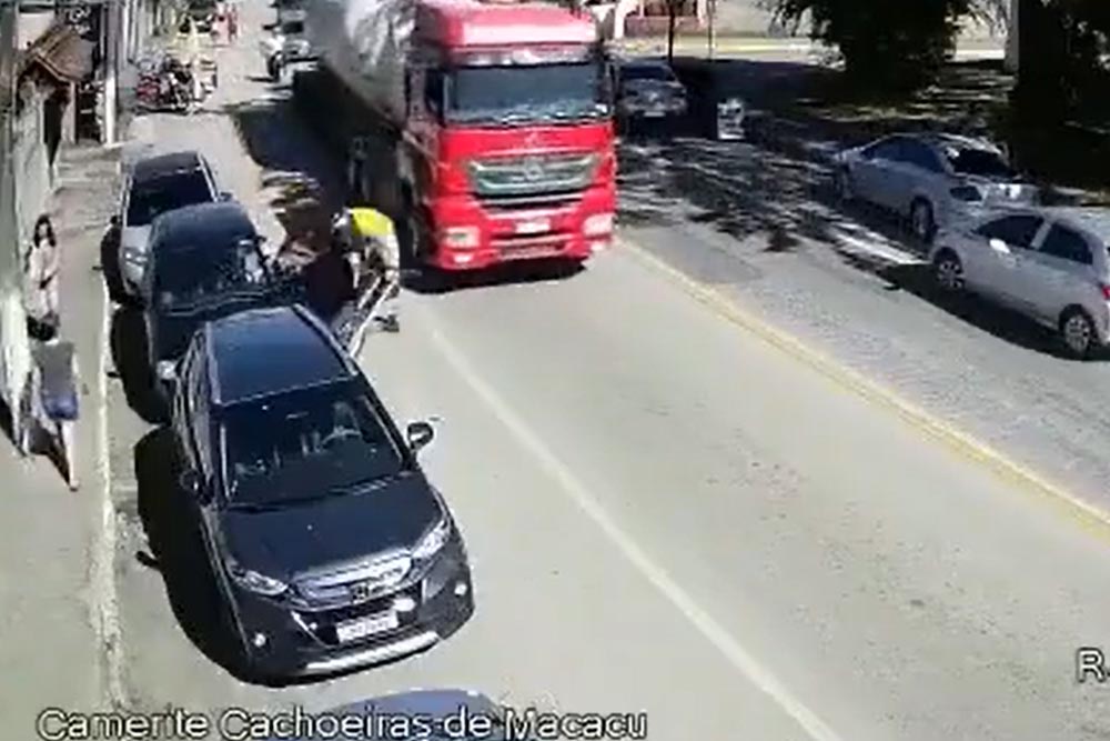 Al abrir la puerta se desencadena todo el suceso