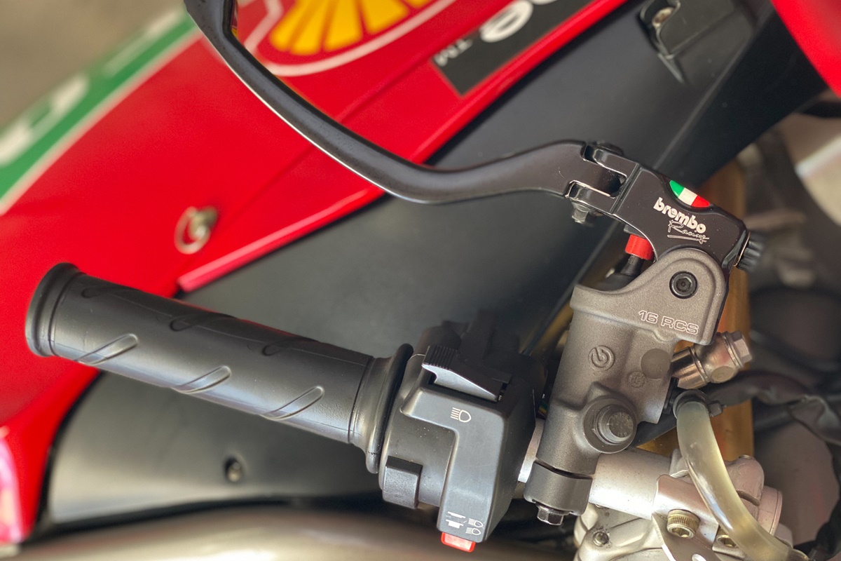 Ducati 998S 2002 Troy Bayliss #393