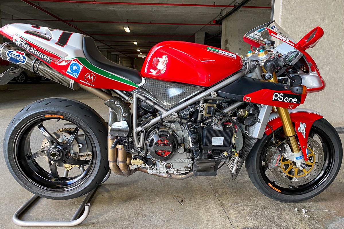 Ducati 998S 2002 Troy Bayliss #393