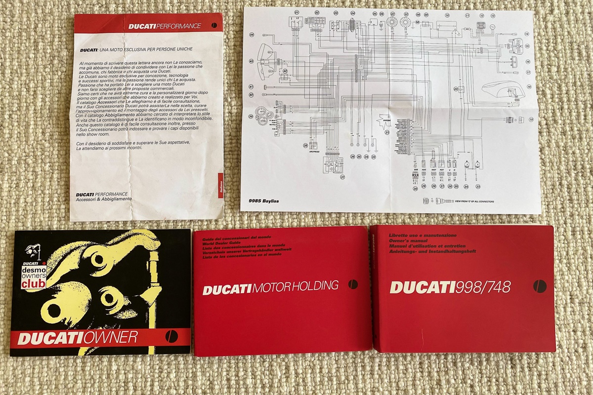 Ducati 998S 2002 Troy Bayliss #393
