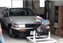 Toyota AE85 equipado con un motor de Suzuki Hayabusa