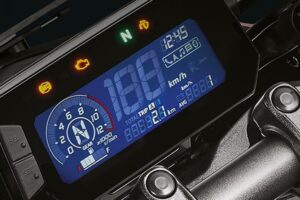 Honda CB300F, cuadro de mandos