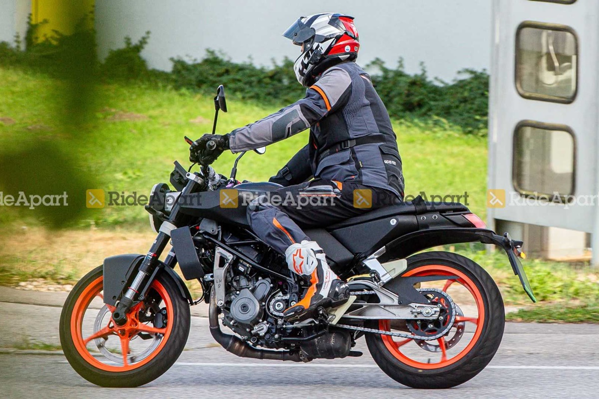 Fotografías espía de la Husqvarna Svartpilen 125 2023