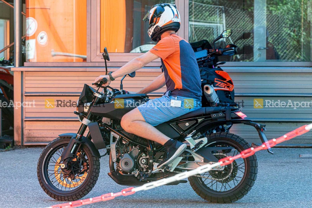 Fotografías espía de la Husqvarna Svartpilen 125 2023