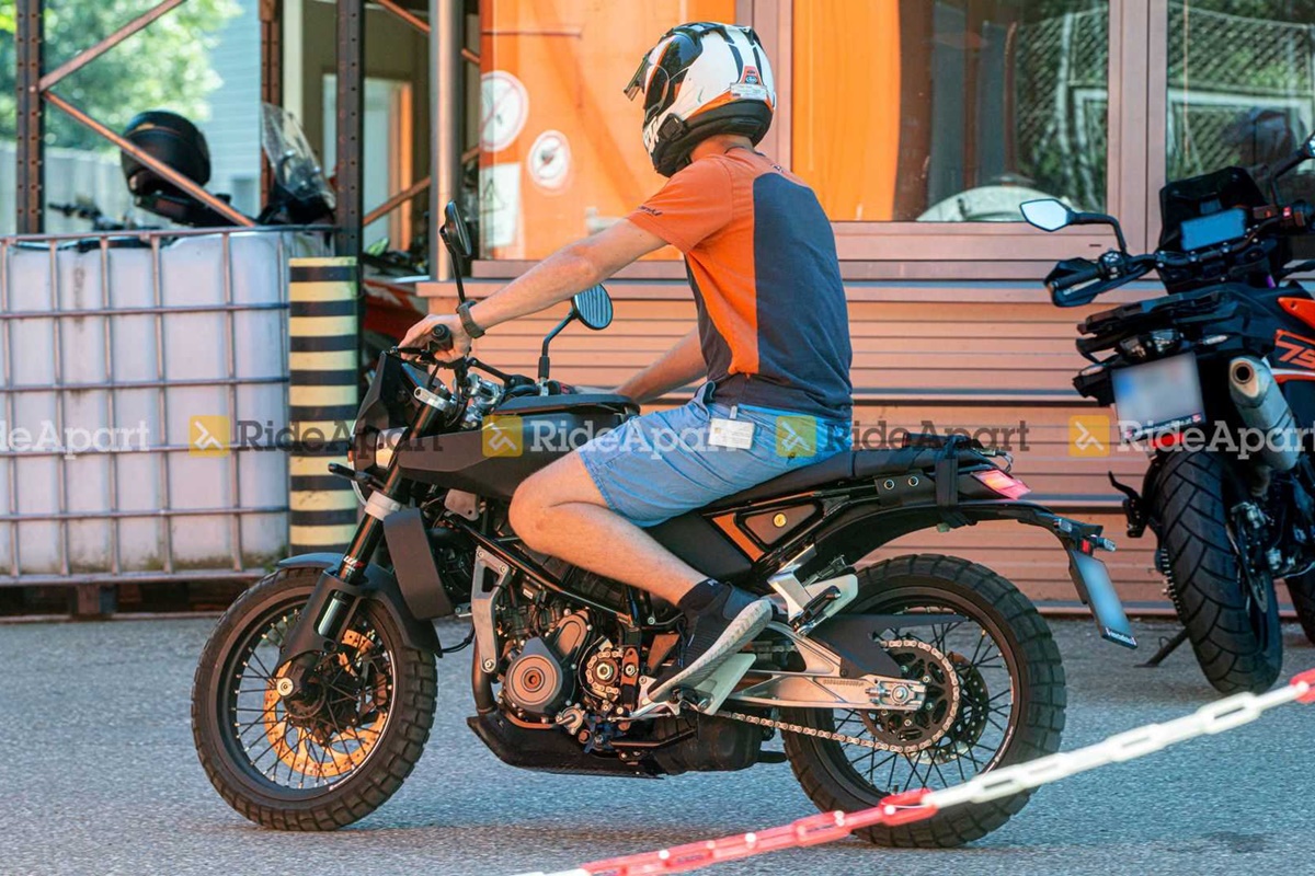 Fotografías espía de la Husqvarna Svartpilen 125 2023