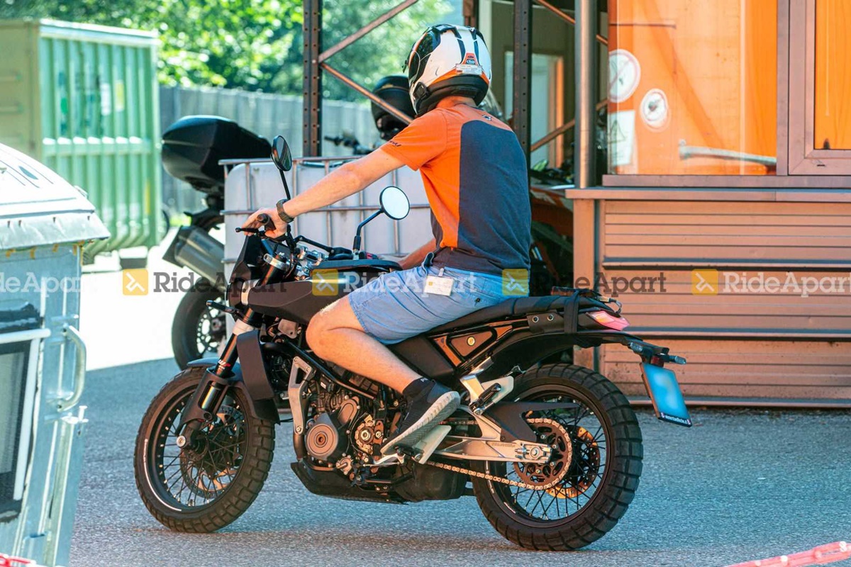 Fotografías espía de la Husqvarna Svartpilen 125 2023