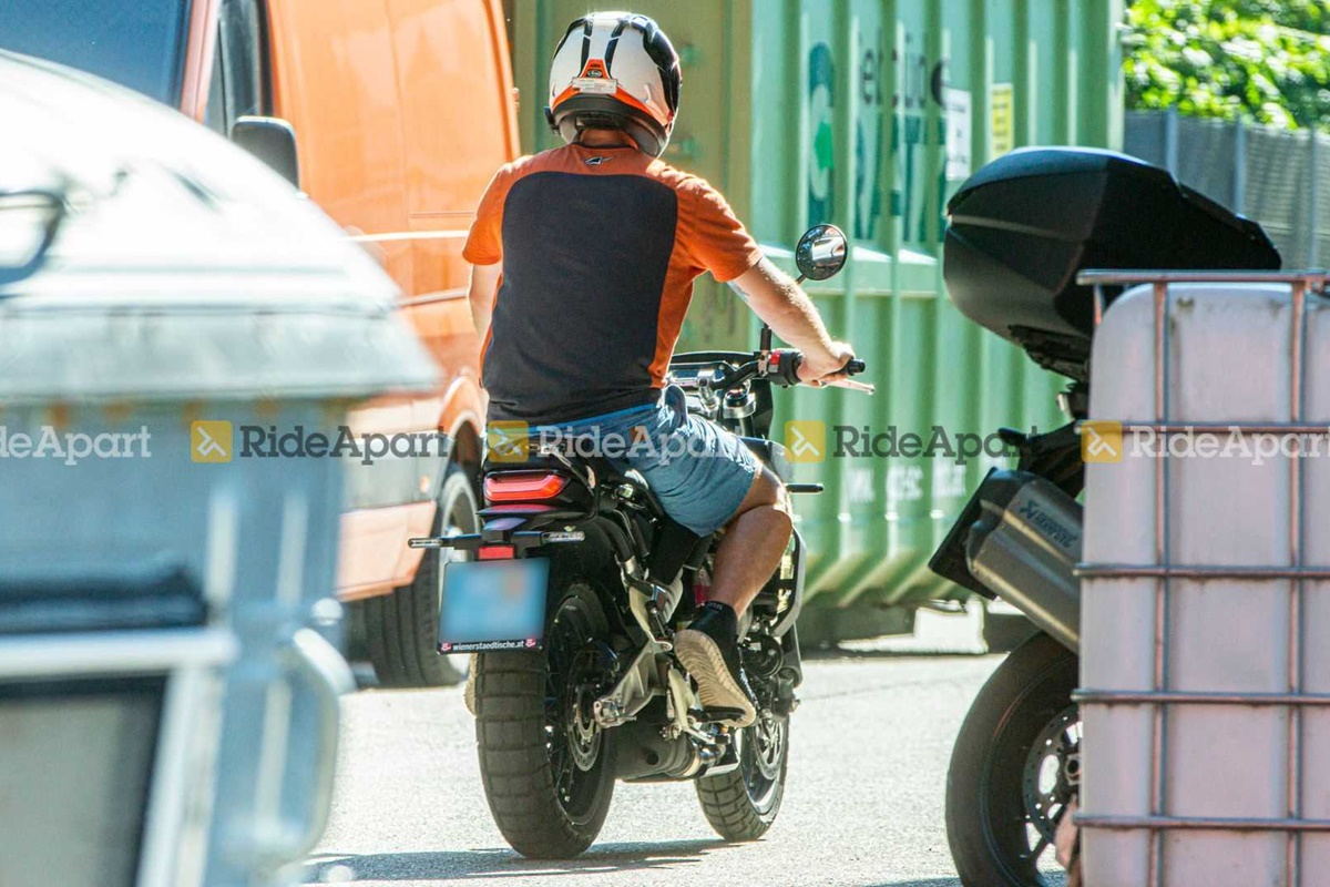 Fotografías espía de la Husqvarna Svartpilen 125 2023