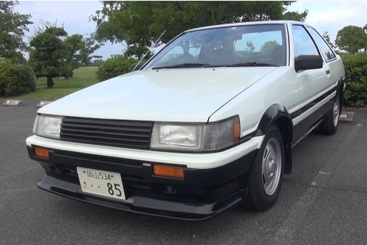 Toyota AE85 equipado con un motor de Suzuki Hayabusa