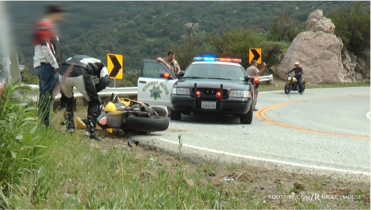 Accidente de Yamaha R6 en el Mulholland de los Angeles