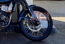 Royal Enfield Himalayan 450 foto espía, detalle de la llanta delantera de 21"