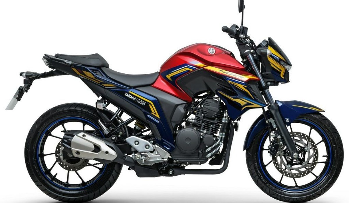 Yamaha FZ25 Thor, Love & thunder vista lateral derecho