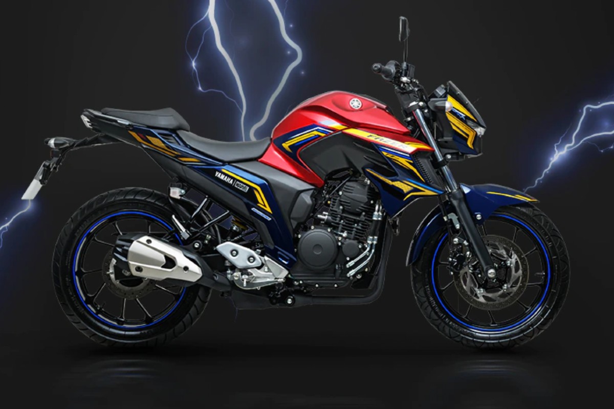 Yamaha FZ25 Thor, Love & thunder vista lateral